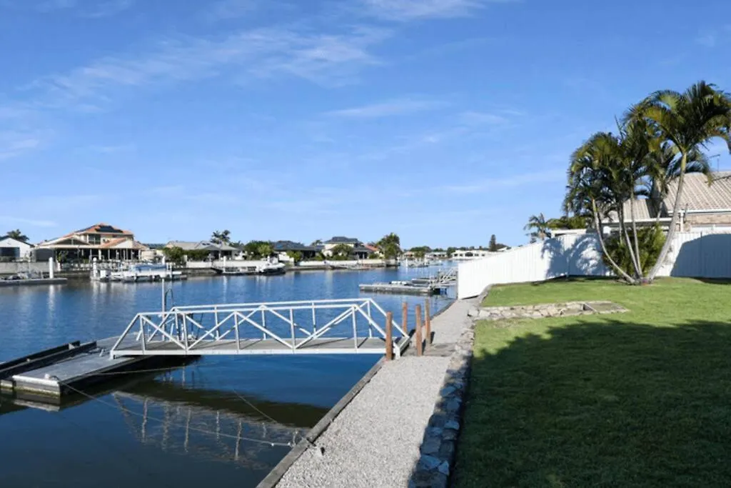 Waterfront Holiday Home Banksia Beach