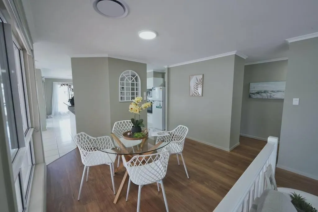 Waterfront Holiday Home Banksia Beach 0*,  Australia