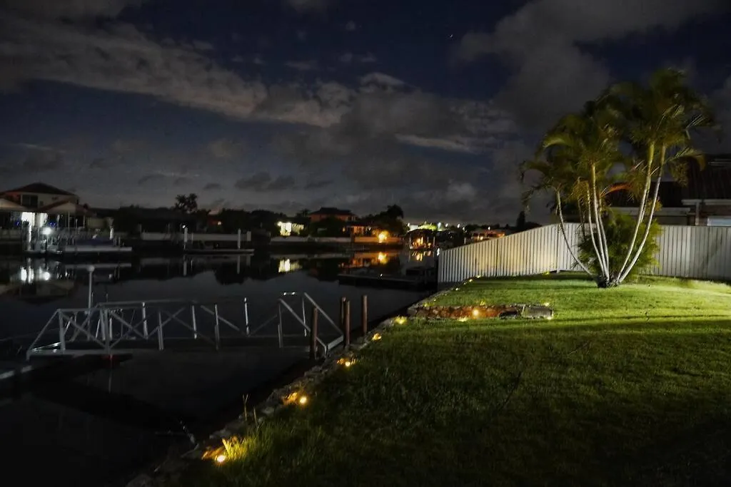 Waterfront Holiday Home Banksia Beach