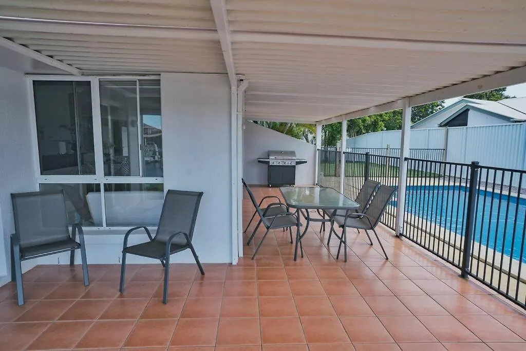 Apartment Waterfront Holiday Home Banksia Beach