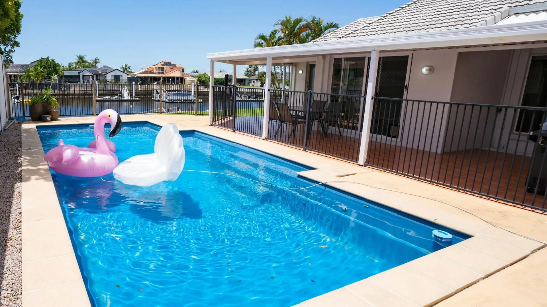 Waterfront Holiday Home Banksia Beach 0*,
